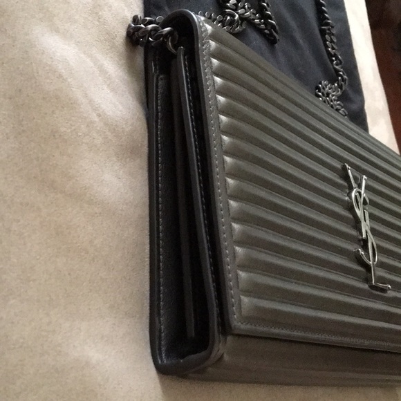 Saint Laurent Monogram Quilted Wallet On Chain - Picture 4 of 12